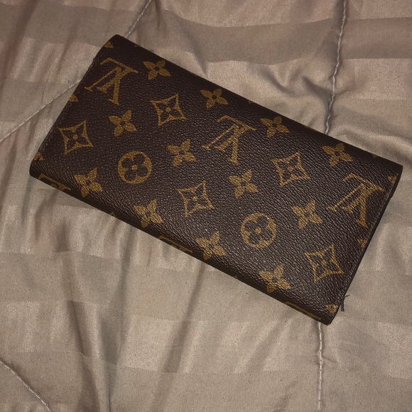 Louis Vuitton Wallet - Picture 4 of 7